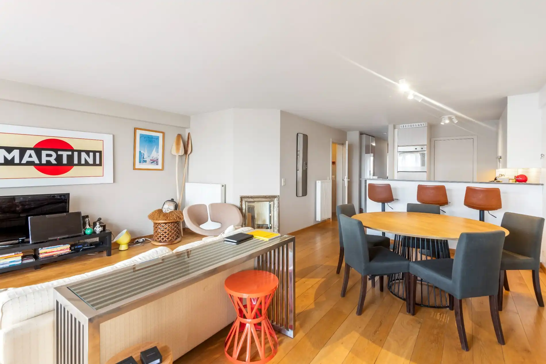 Recent en modern appartement met 2 slpk. gelegen op de belangrijkste winkelstraat van Knokke op wandelafstand van de zeedijk.  foto 6