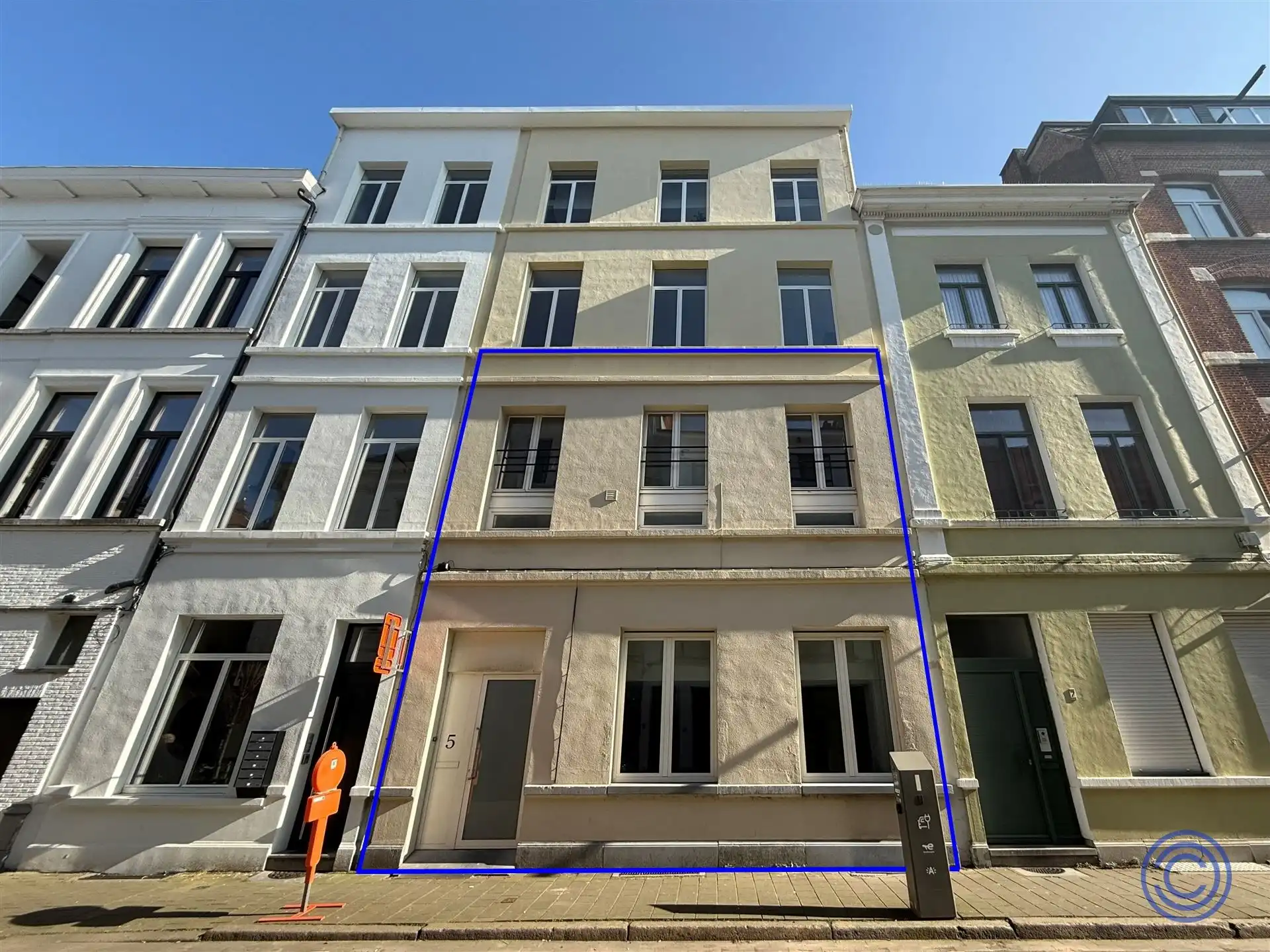 Ruim triplex appartement met 2-slpk in Sint-Andries! foto {{pictureIndex}}