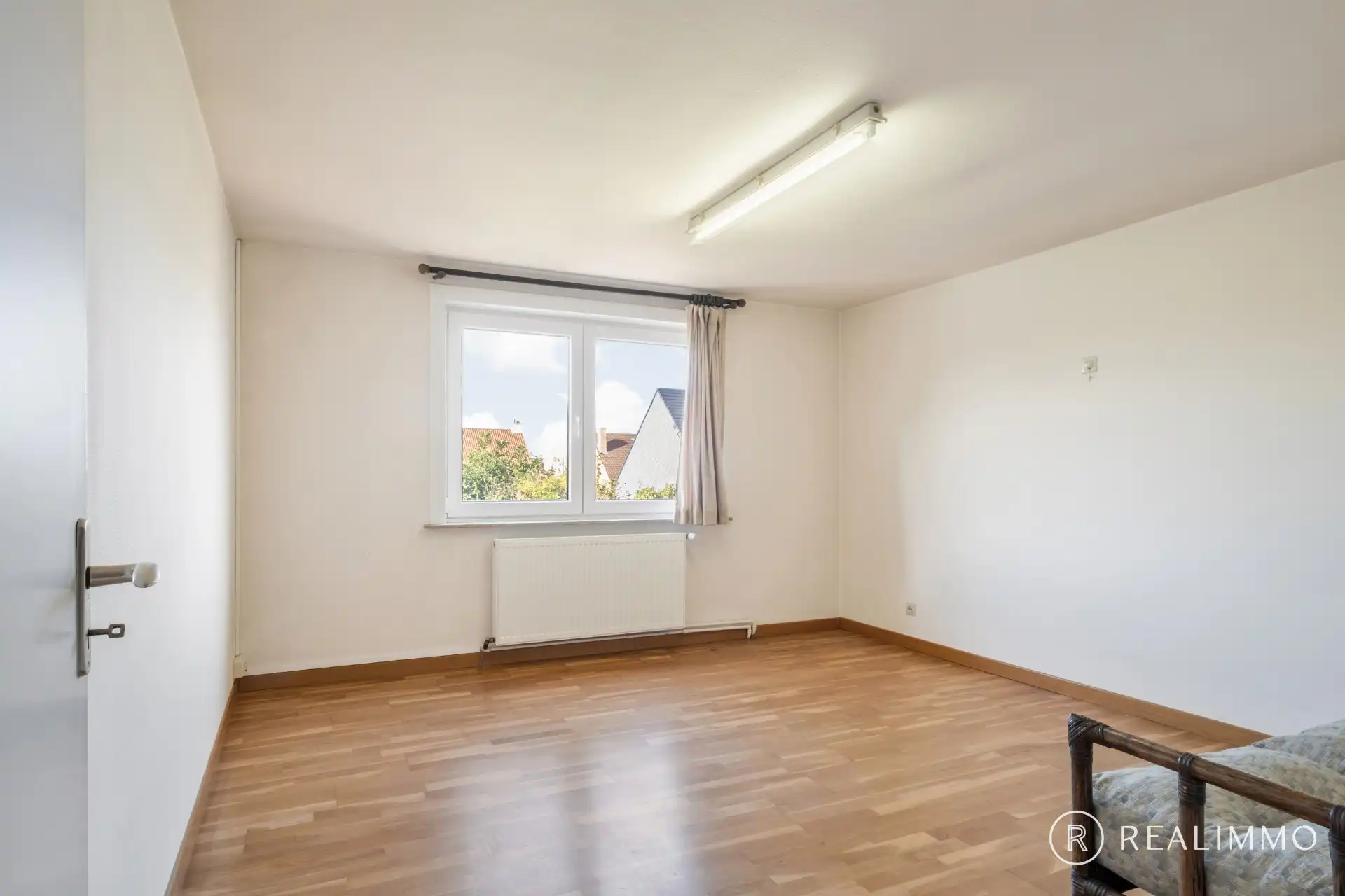 Ruime half open woning met 4 slaapkamers in een rustige woonwijk foto 15