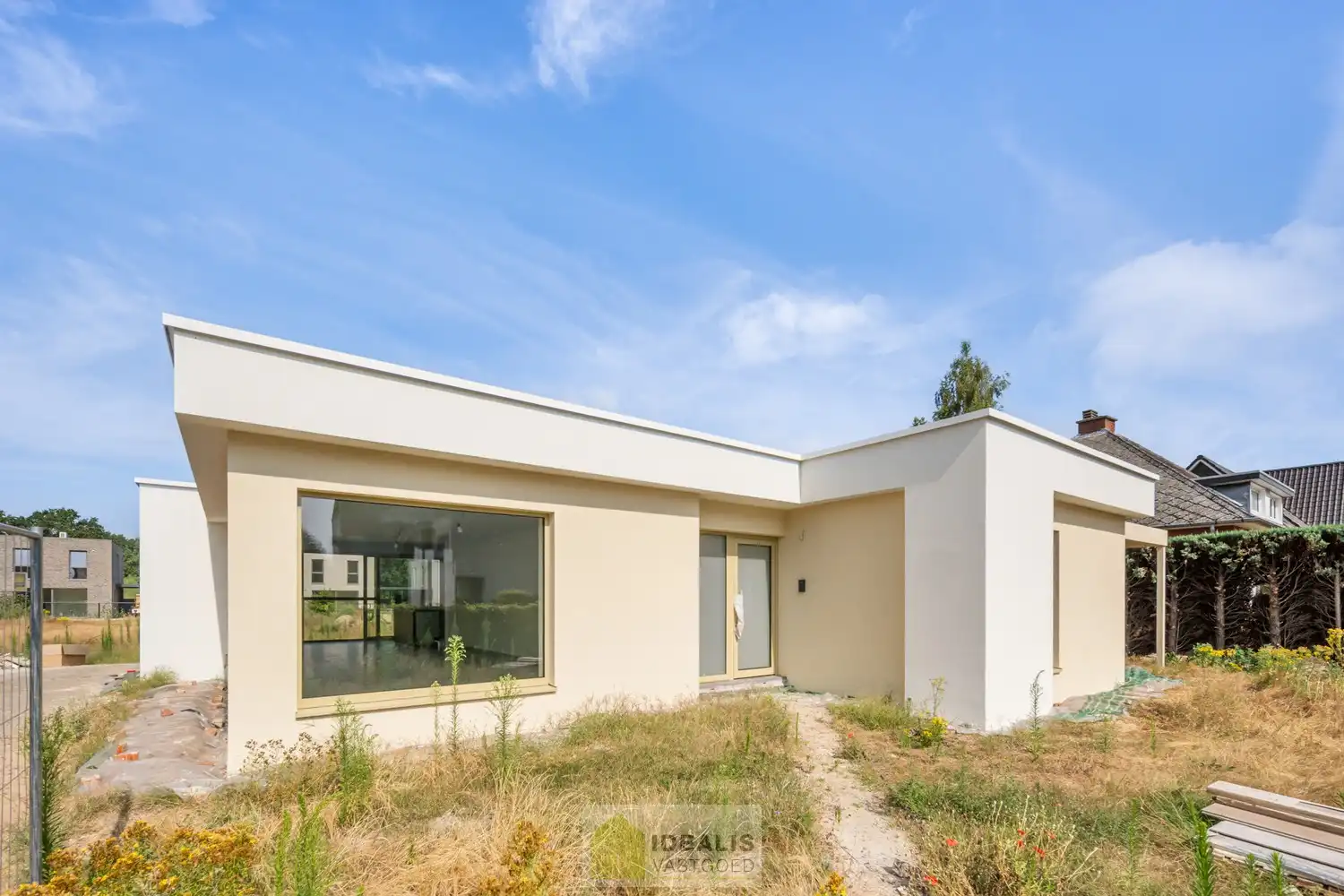 Schitterend volledig vernieuwde woning met 3 ruime slaapkamers foto 2