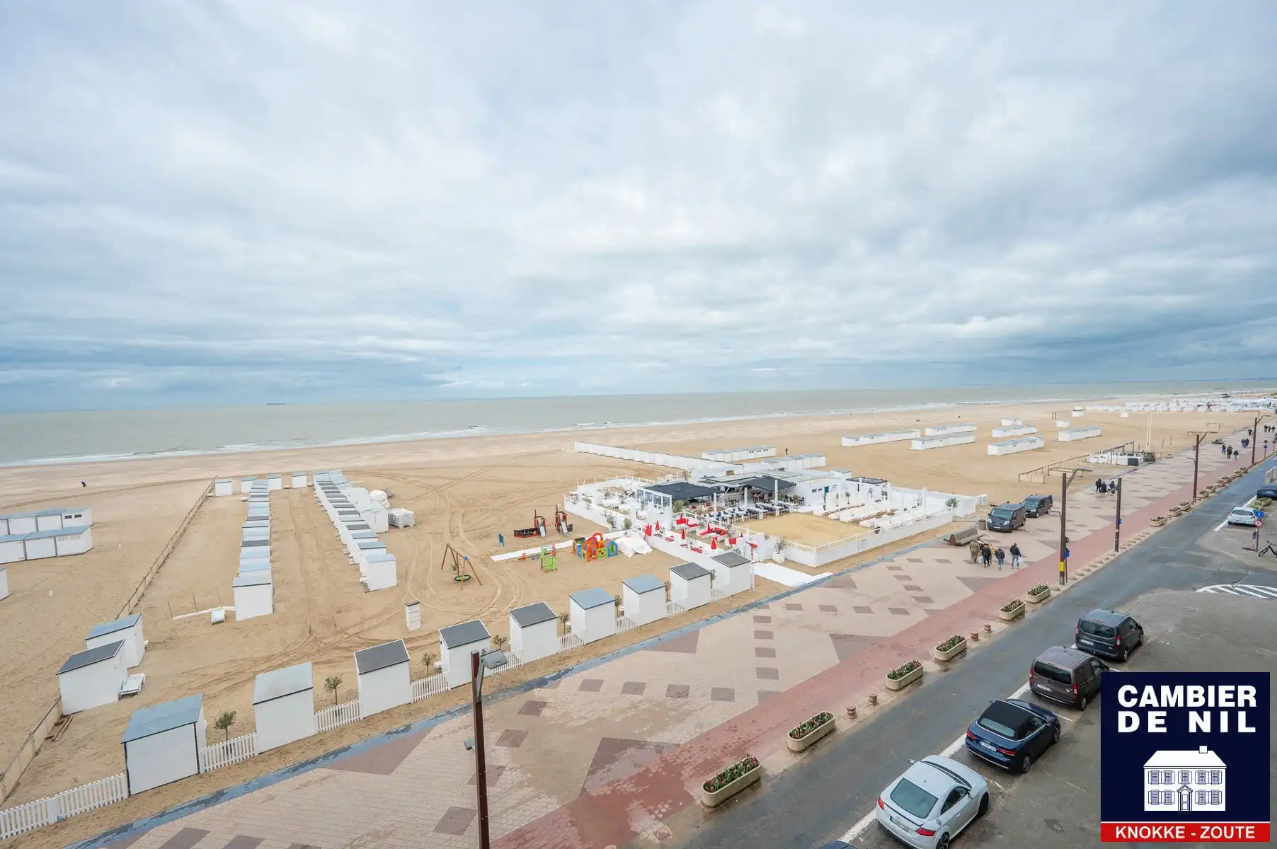 Gemeubeld appartement met frontaal zeezicht foto 6