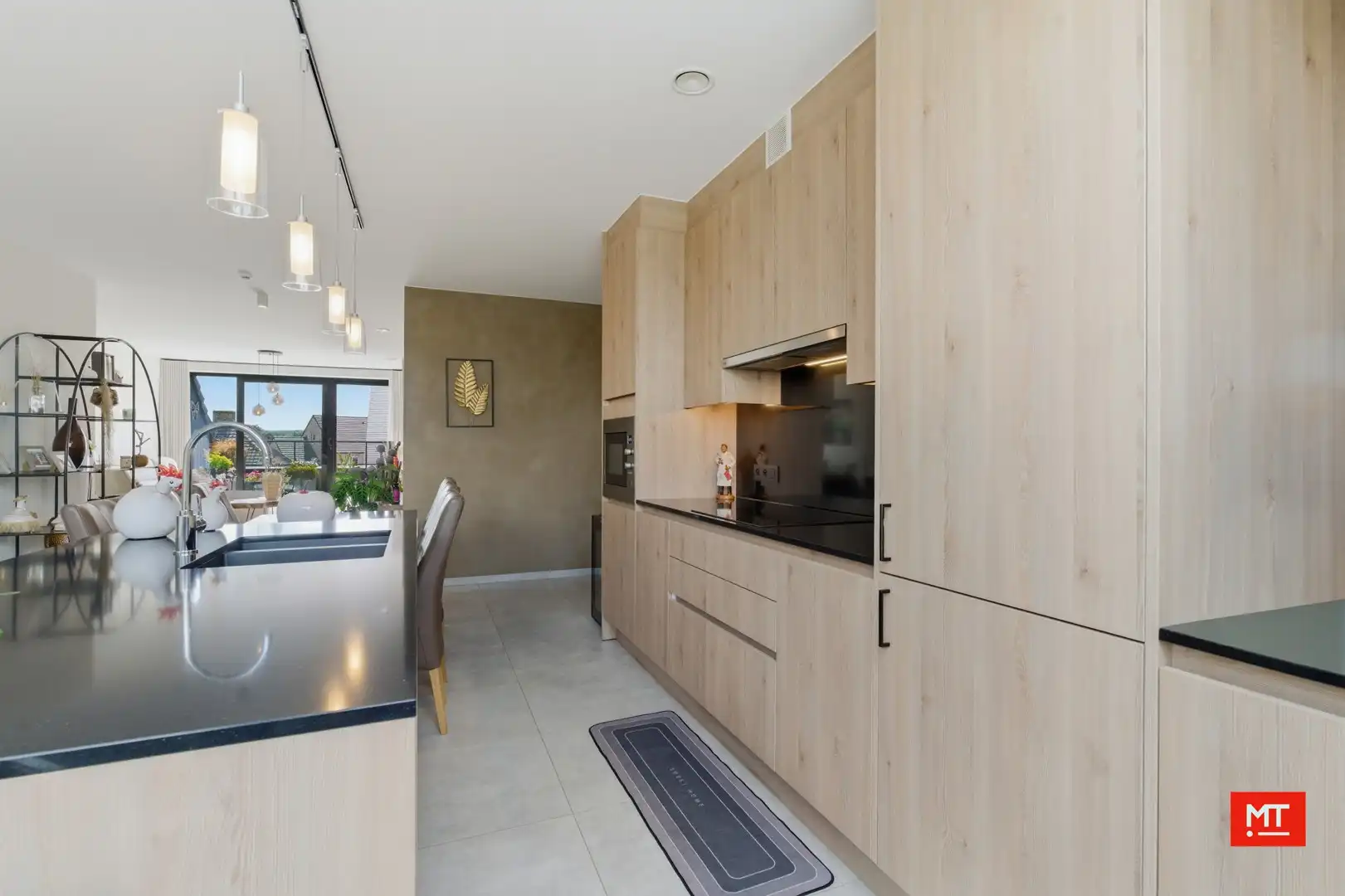 Modern, instapklaar appartement met 2 slpk en zonnig terras in centrum Zonnebeke foto 3