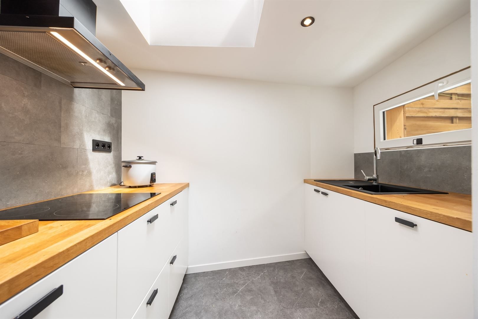 Fijn , recente  gerenoveerde starterswoning met  2 slaapkamers in doodlopend straatje. foto 7