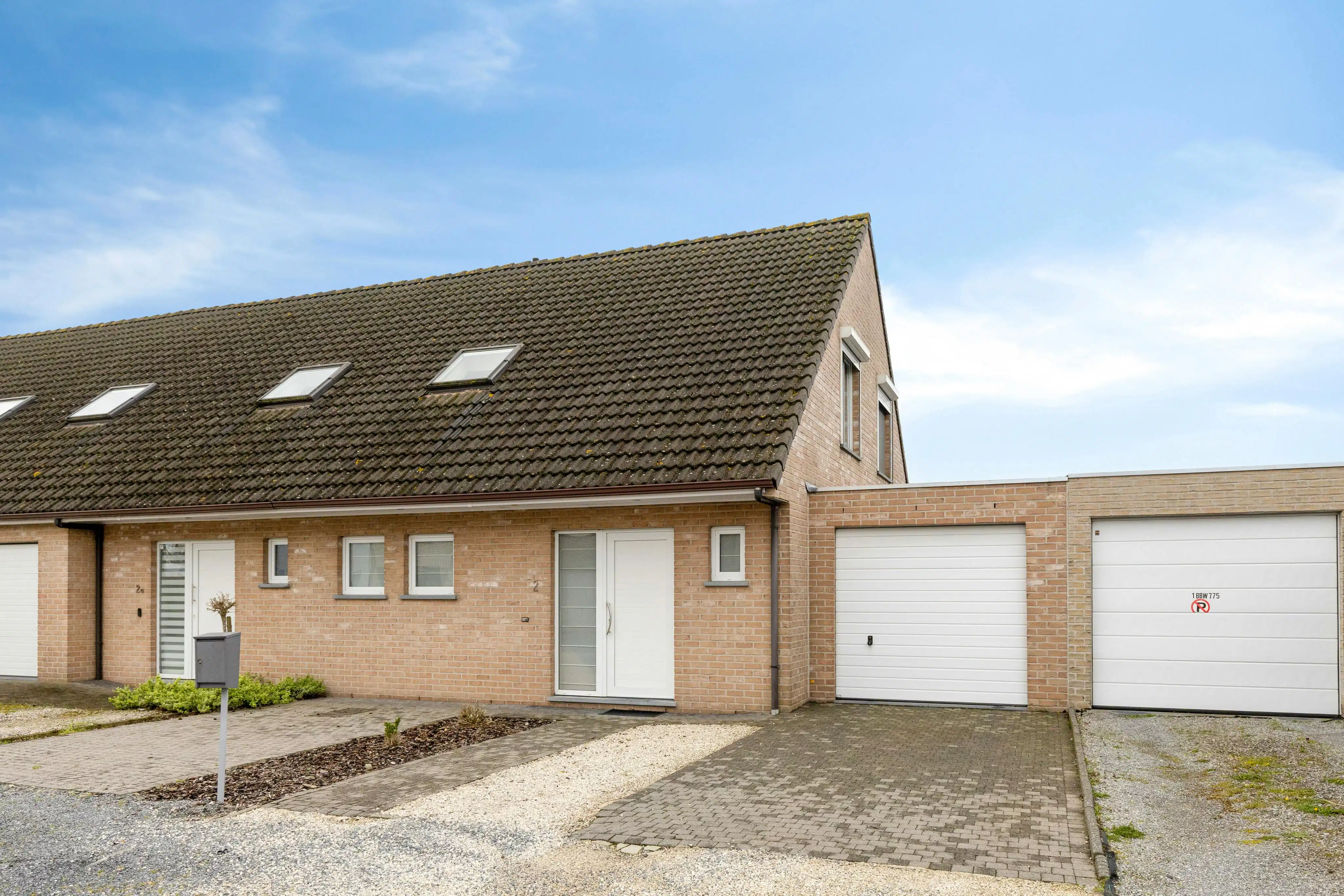 Instapklaar halfopen huis met 4 kamers te koop in Waregem foto 2