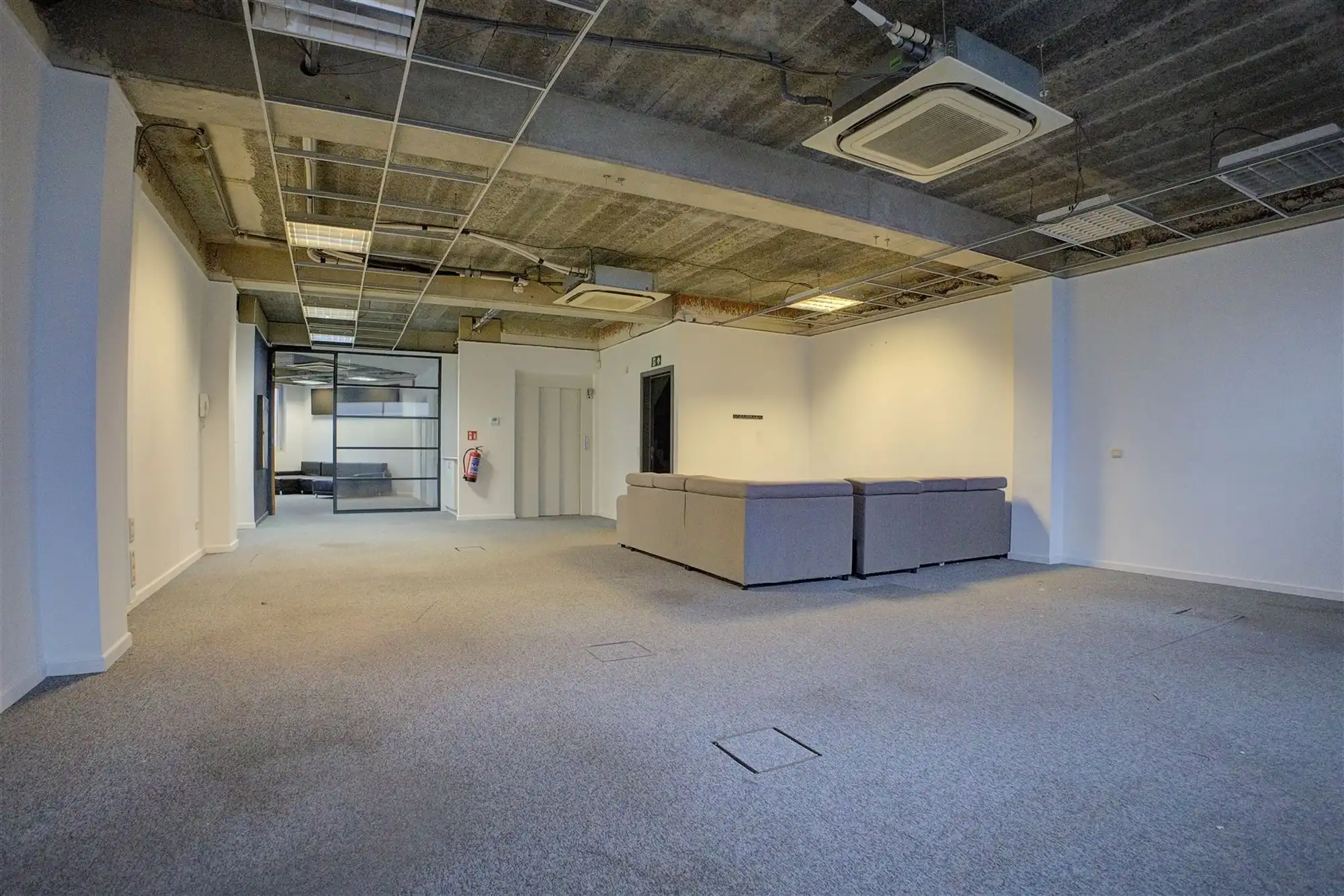 Kantoorgebouw/ conversie tot 7 appartementen mogelijk foto 4