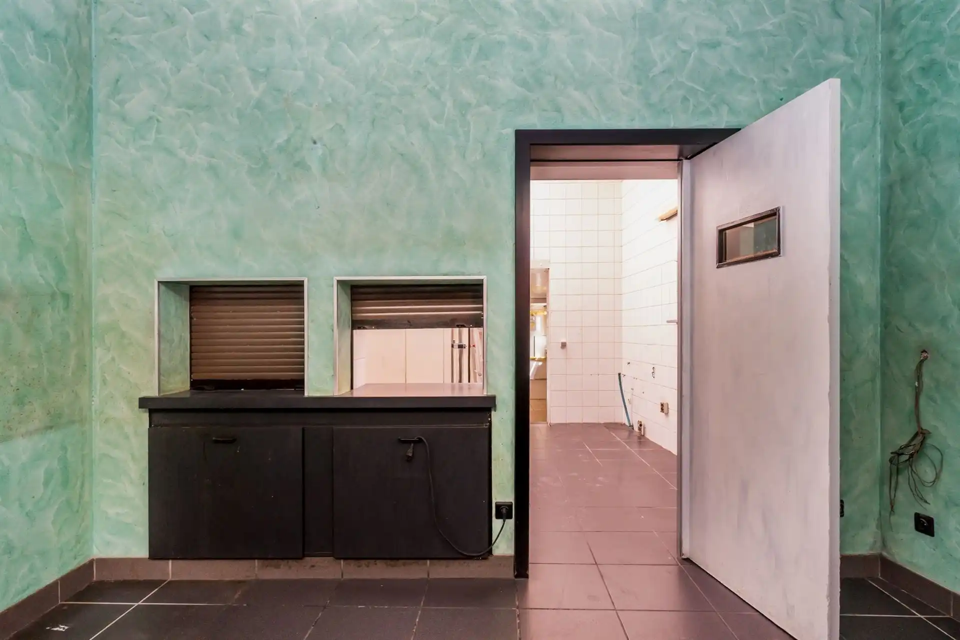 Handelspand met grote etalage op een toplocatie aan de Grote Markt te Mechelen! foto 14