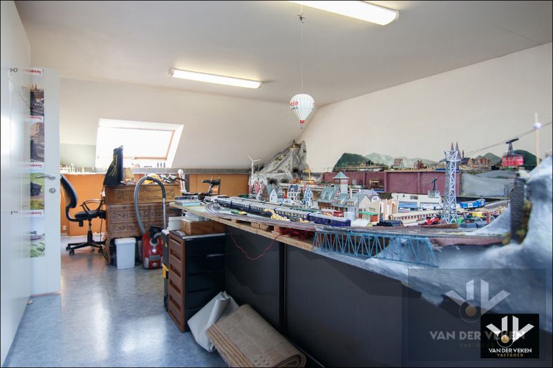 Ruime woning met stadstuin aan Hasseltse stadsrand foto 26