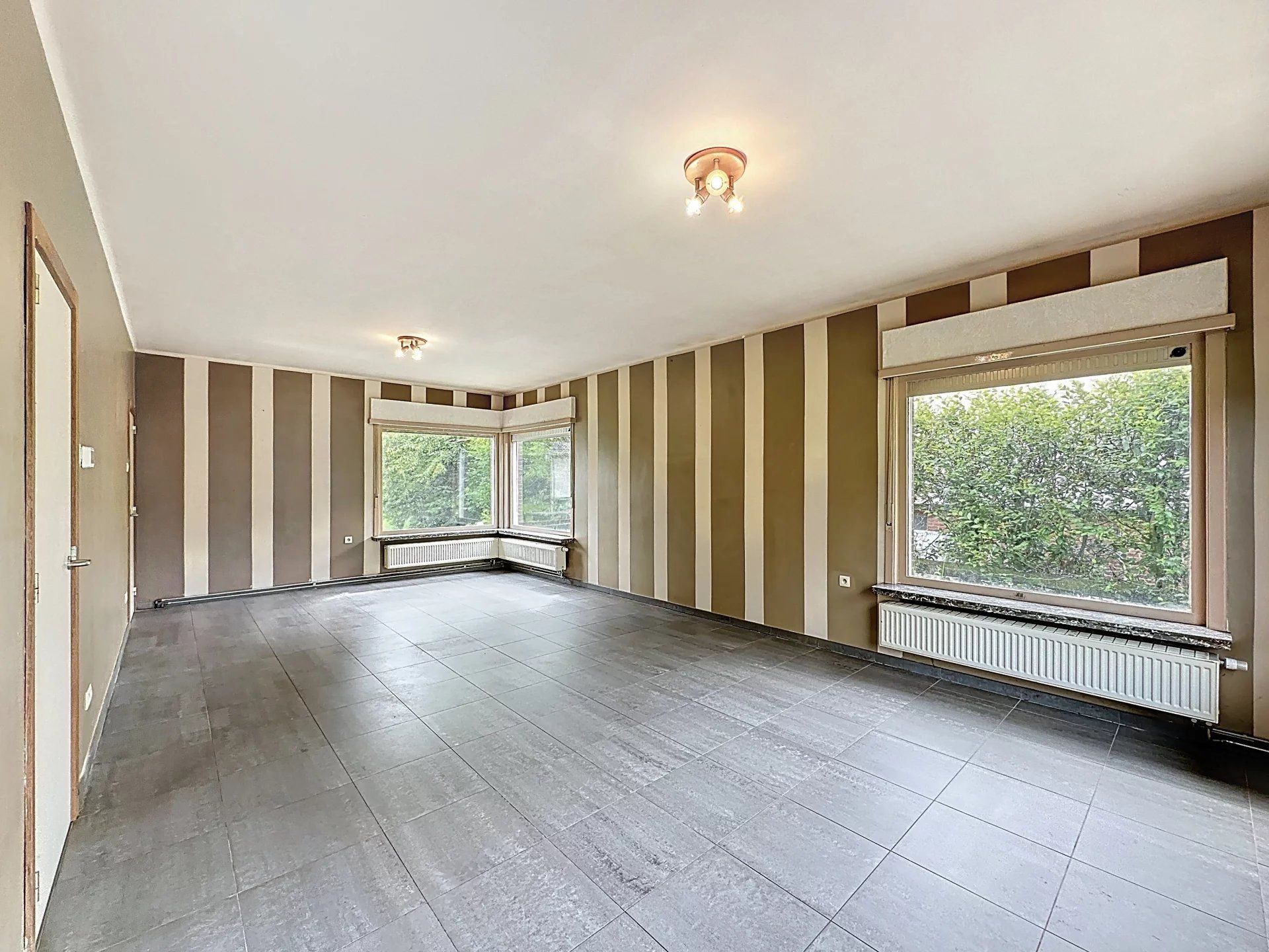 Op te knappen woning met 3, mog. 5 slaapkamers op groot perceel van +/- 10 are. foto 6