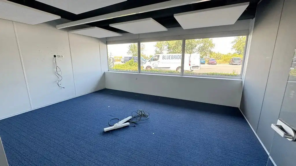 Bedrijfsunit te huur nabij A12 in Aartselaar Business Estate foto 8