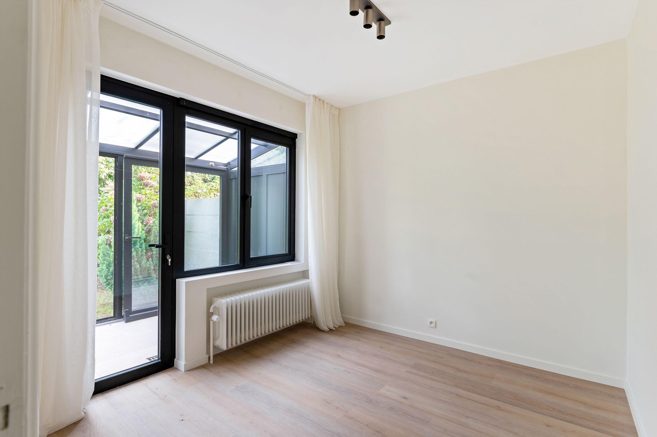 Prachtig gerenoveerde woning (3 slk.) op de Oosterveldwijk foto 10