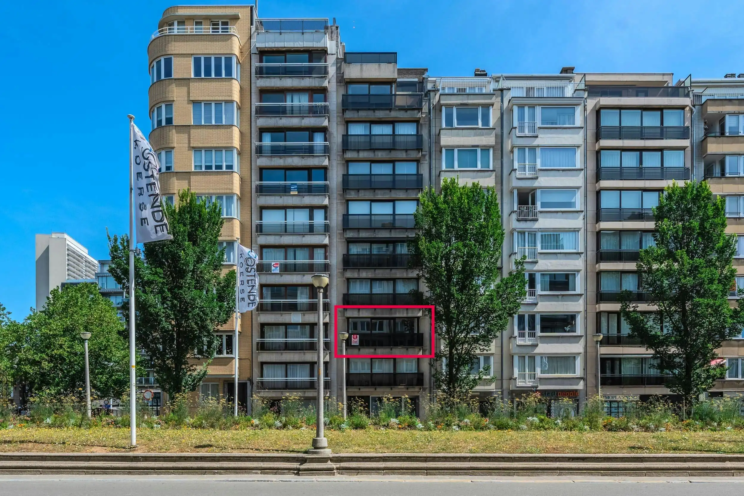 Prachtig gerenoveerd 2-slaapkamerappartement te Oostende foto 10