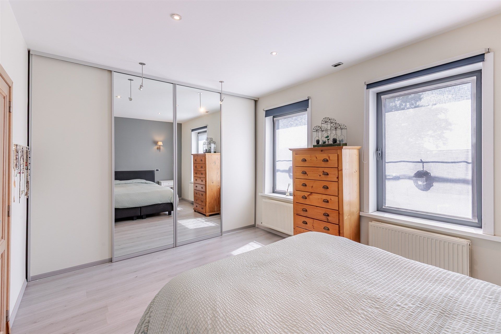 Uitstekend gerenoveerde woning met tuin en parkeerplaats foto 13
