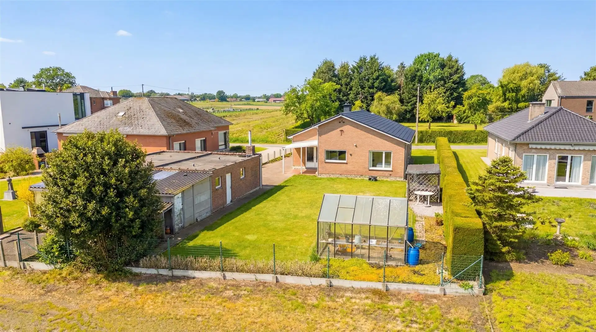 Charmante bungalow met landelijk uitzicht in Schellebelle foto 24