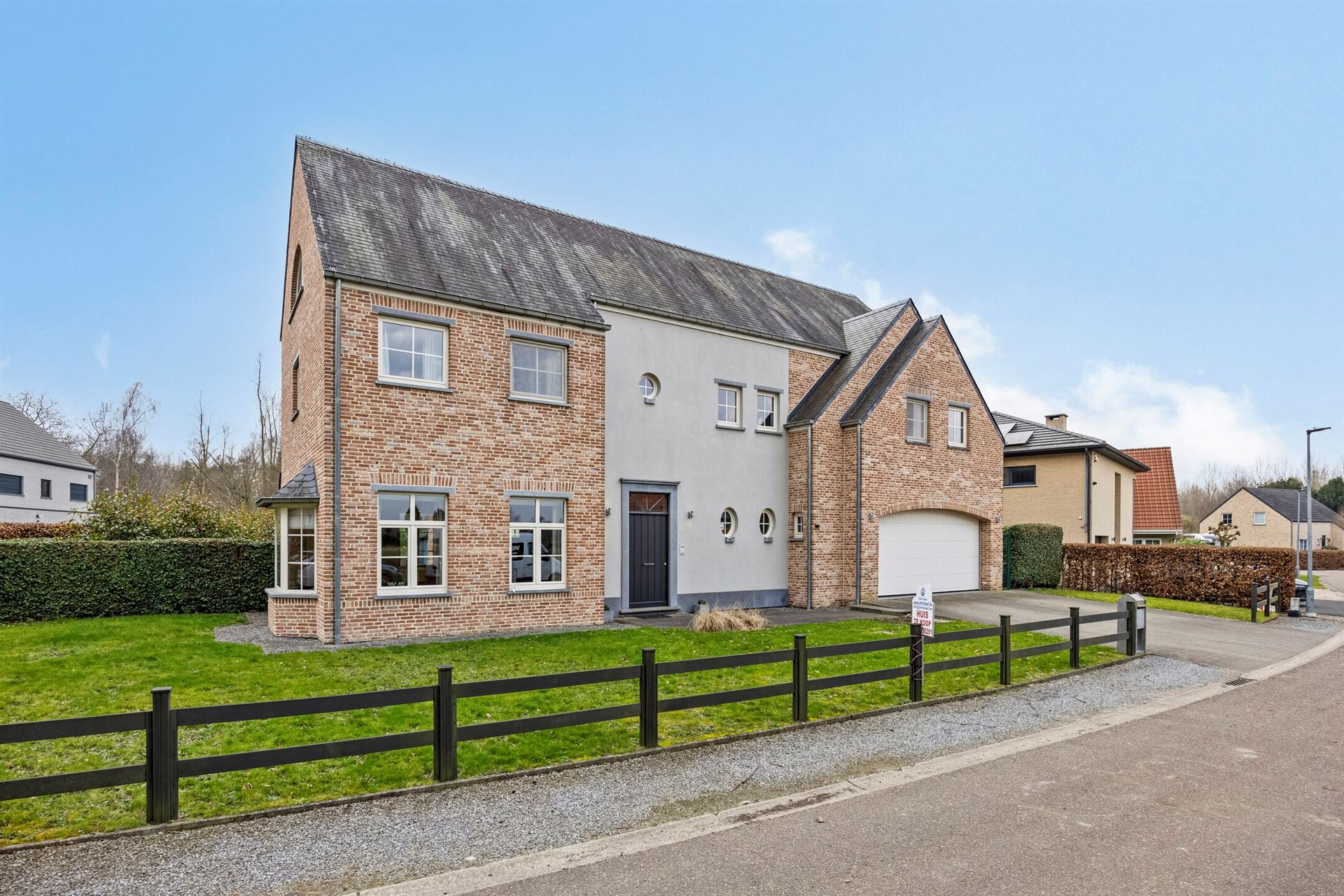 Prachige villa in doodlopende wijk foto 2