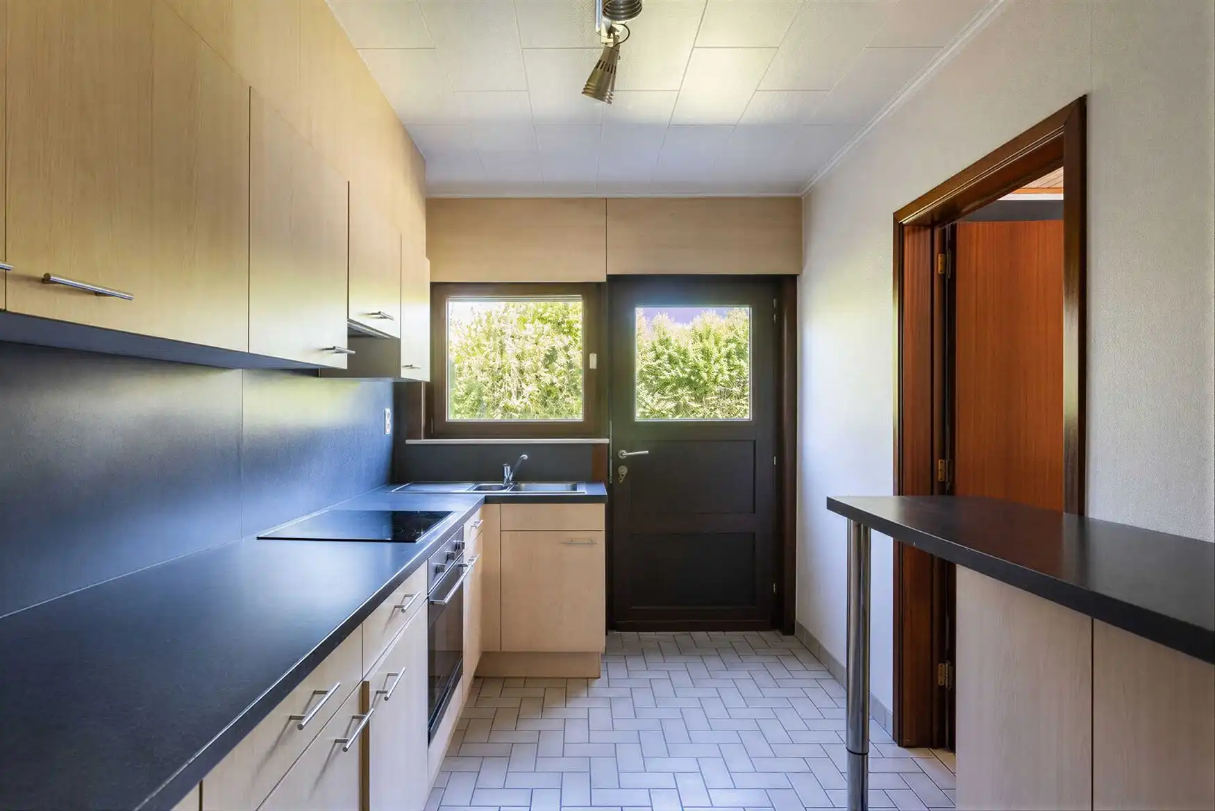 Ruime gezinswoning met 4 slaapkamers op toplocatie in Drongen foto 5