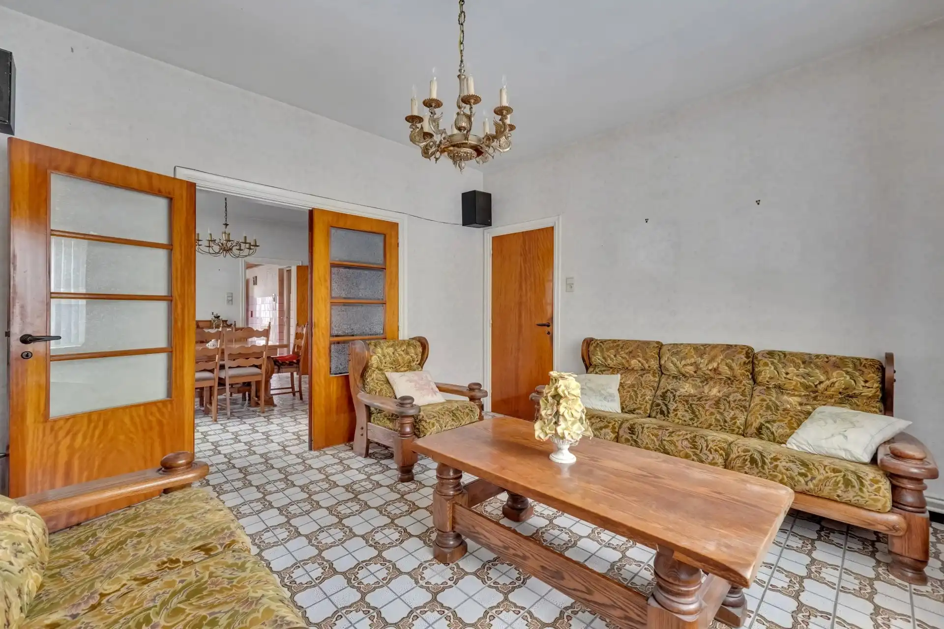Ruime, centraal gelegen woning met renovatiepotentieel foto 6