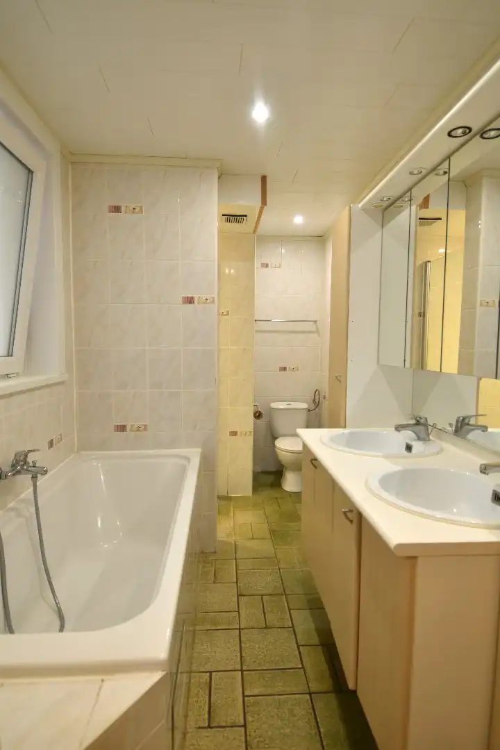 Stevige gezinswoning met 3 slaapkamers, tuin, garage én uitstekende bereikbaarheid te koop in Wevelgem foto 7