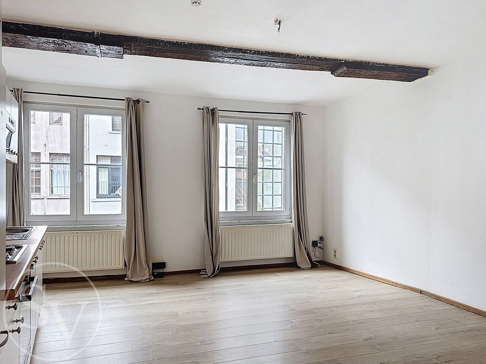 Ruime studio met afzonderlijk slaapkamer. foto 3