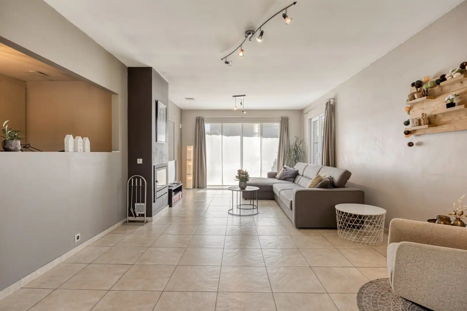Ruime instapklare woning met 3 slpks op een perceel van 1.251 m² met prachtig uitzicht op achterliggend groen !  foto 4