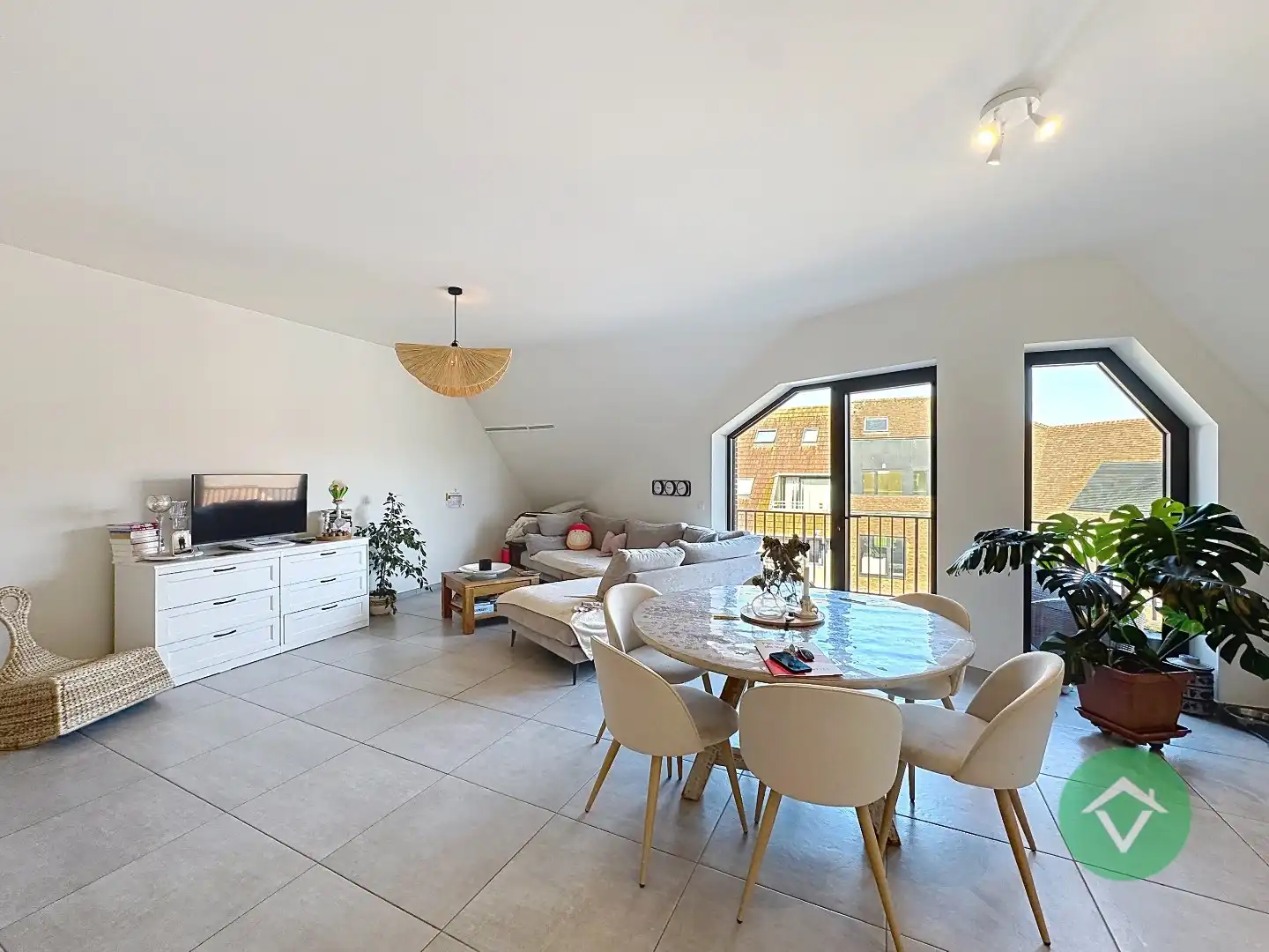 Ruim 3-slaapkamer appartement met 129 m² bewoonbare oppervlakte te Gistel foto 3