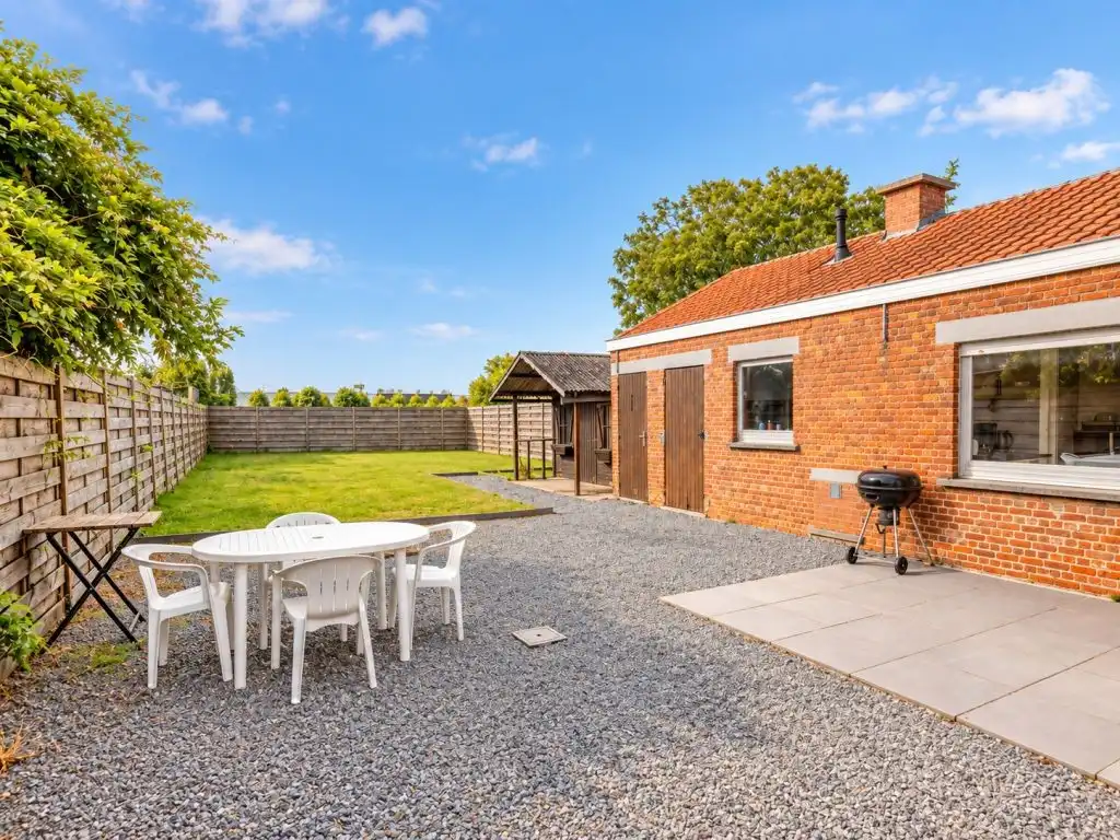 Charmante woning met ruime tuin en weids landelijk uitzicht foto 14