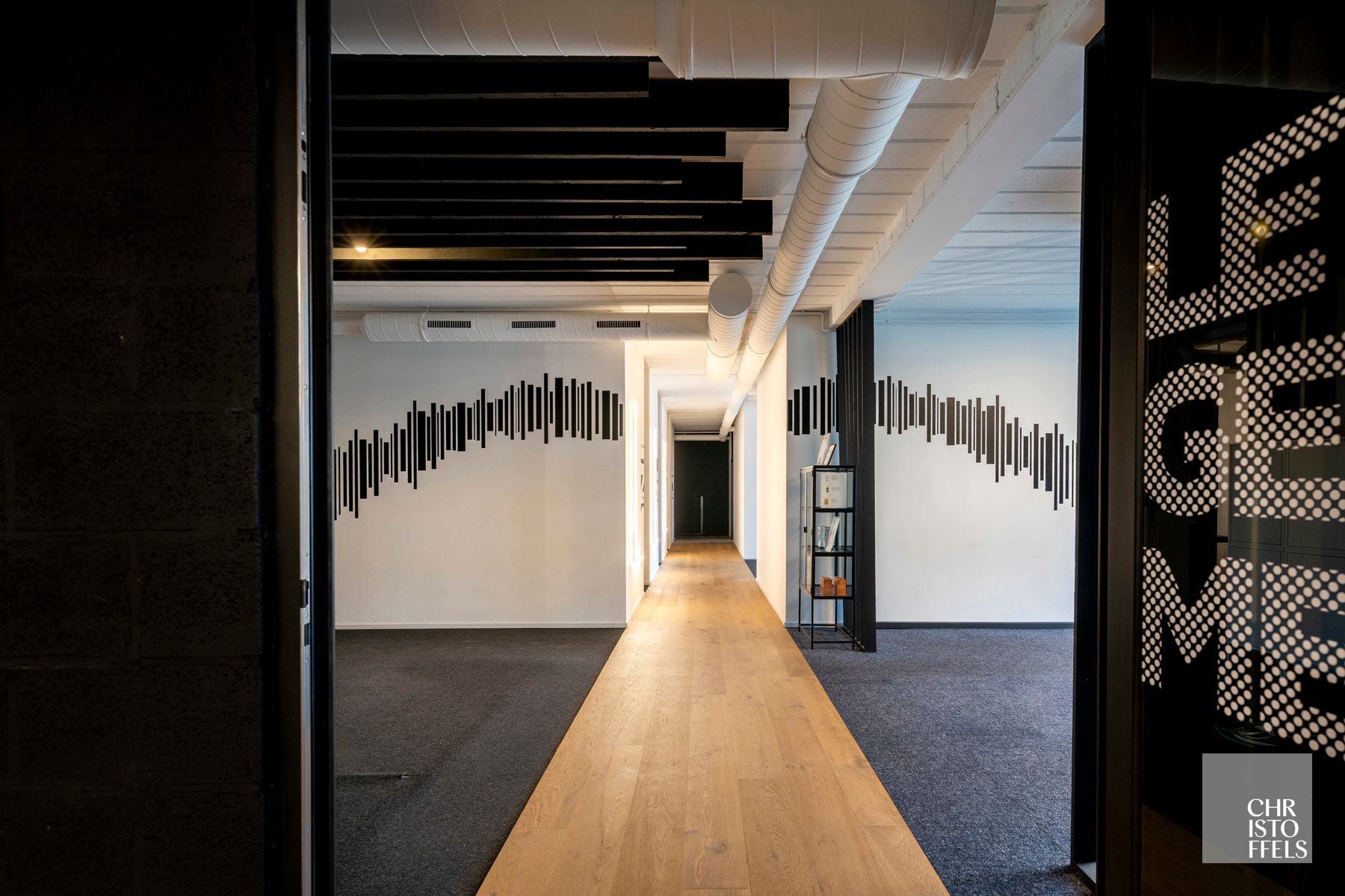 Bedrijfsgebouw (879m²) op een perceel van 1.888m² gelegen op een gunstige locatie!  foto 9