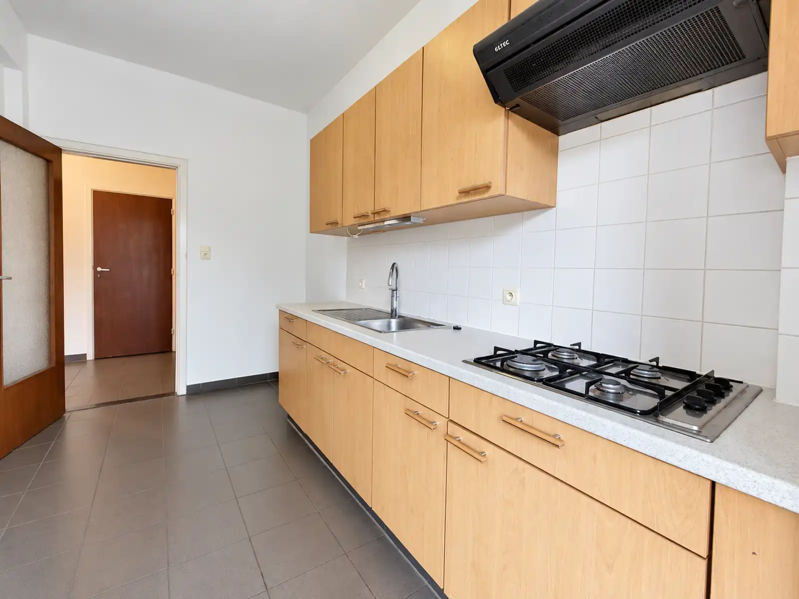 Licht 2 slaapkamer appartement met terras tegenover park! foto 5