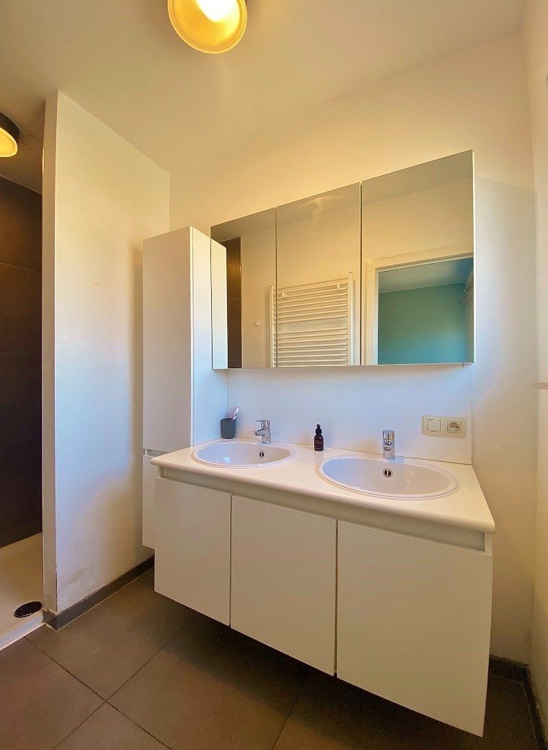 Centraal gelegen appartement in recent gebouw met terrasje foto 7