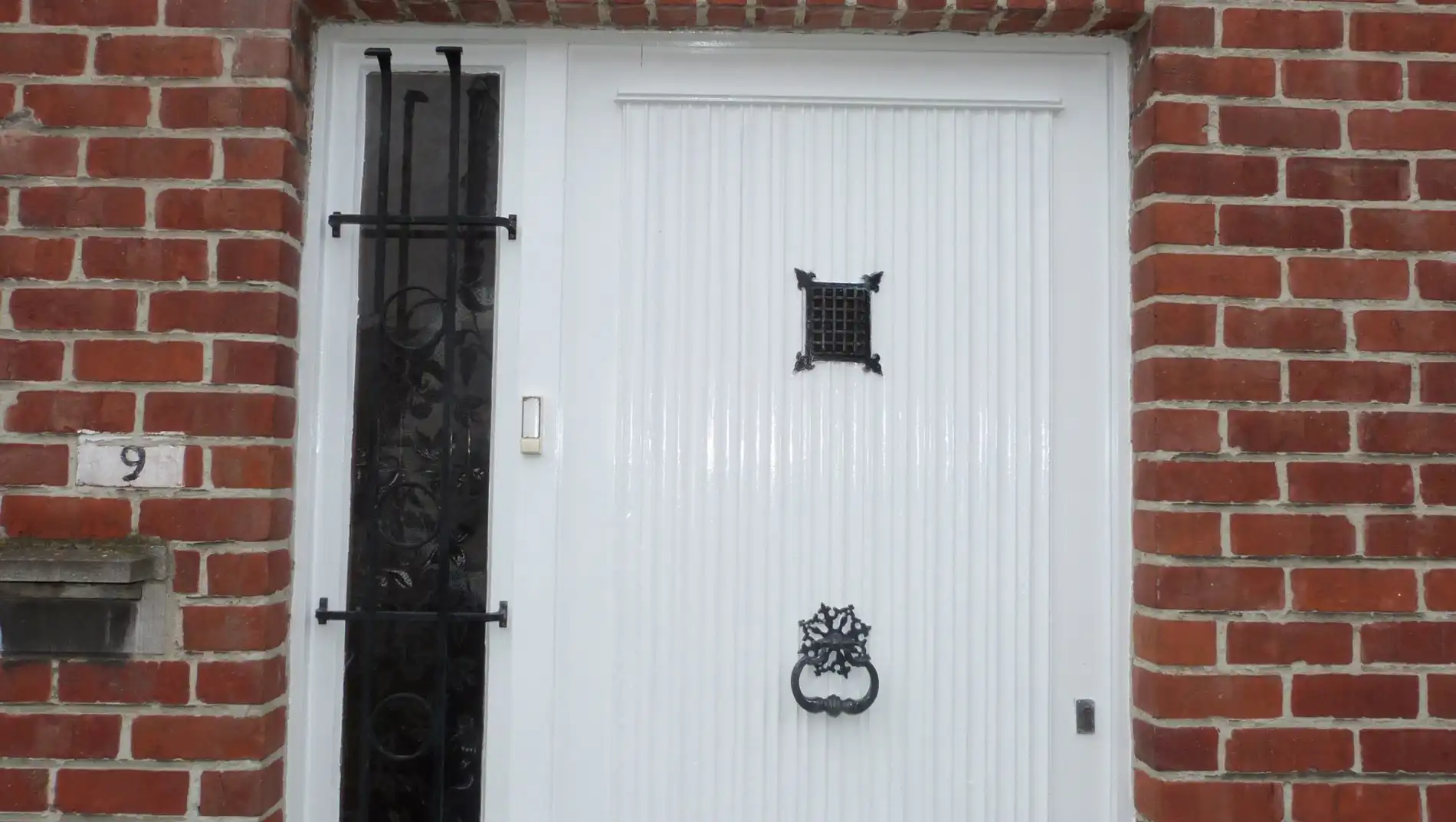 Halfopen bebouwing met garage en tuin - rand centrum Maldegem foto 2