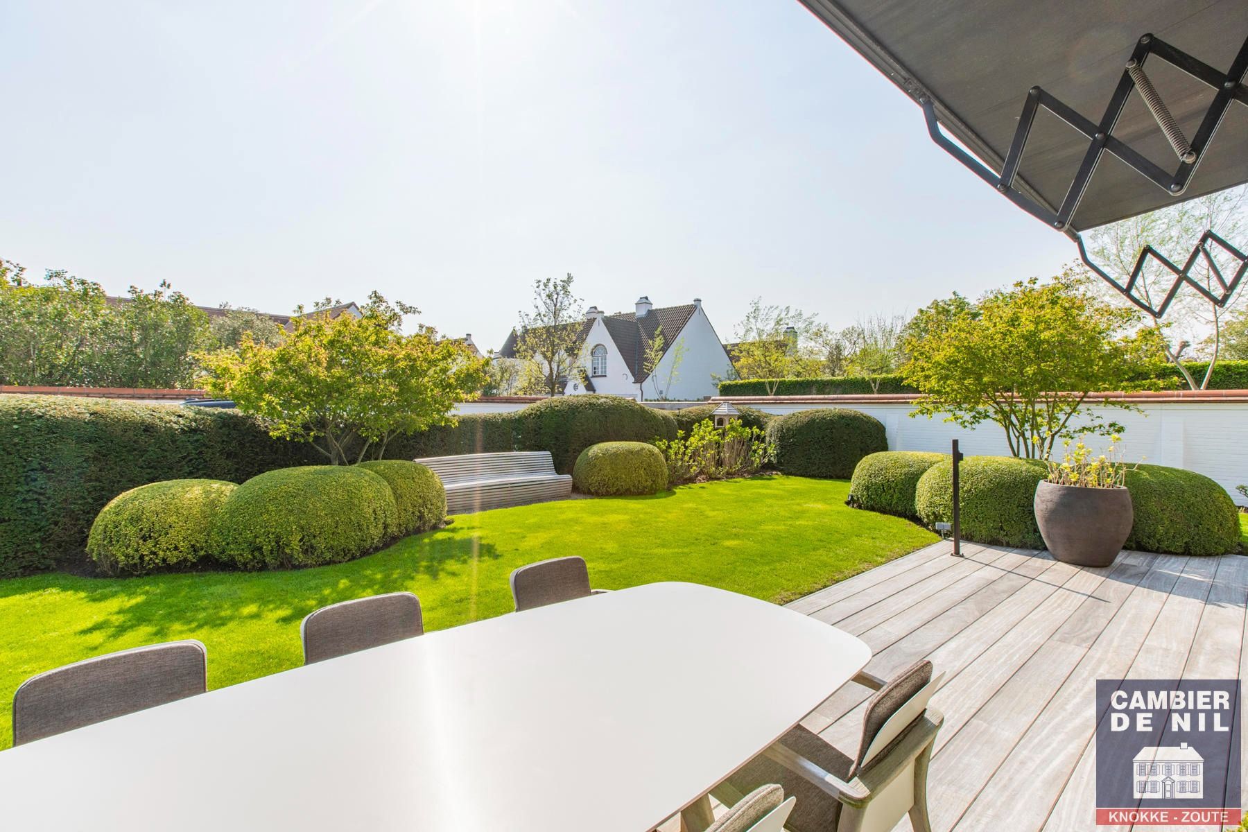 Recente en uitzonderlijk afgewerkte villa foto 33