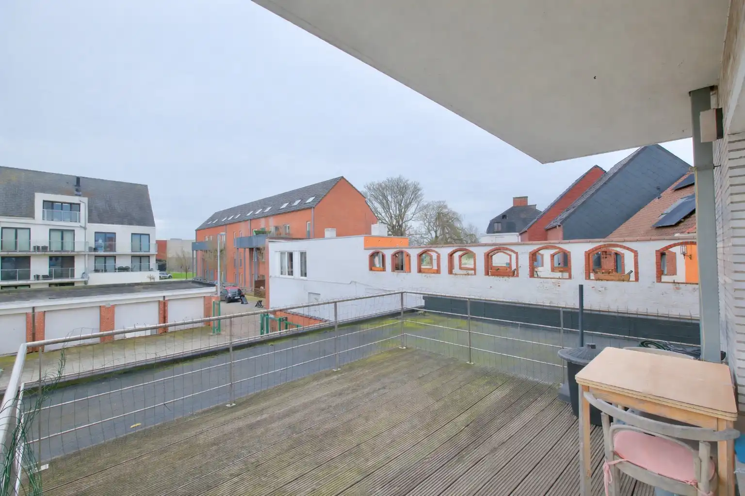 LICHTERVELDE - ZEER RUIM APPARTEMENT MET 3 SLPKS + garagebox foto 11