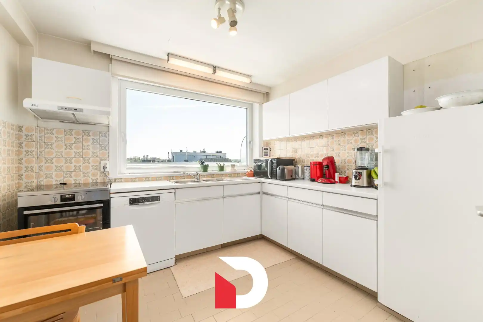 Aangenaam en lichtrijk app. op 5de verdiep met 2 slk.'ers op een toplocatie nabij het centrum van Brugge. foto 6