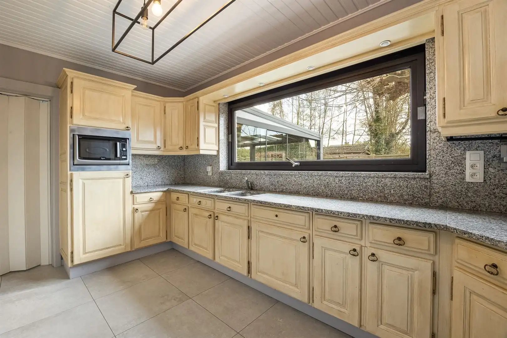 Ruime laagbouwwoning met zuidtuin in doodlopende straat. foto 11