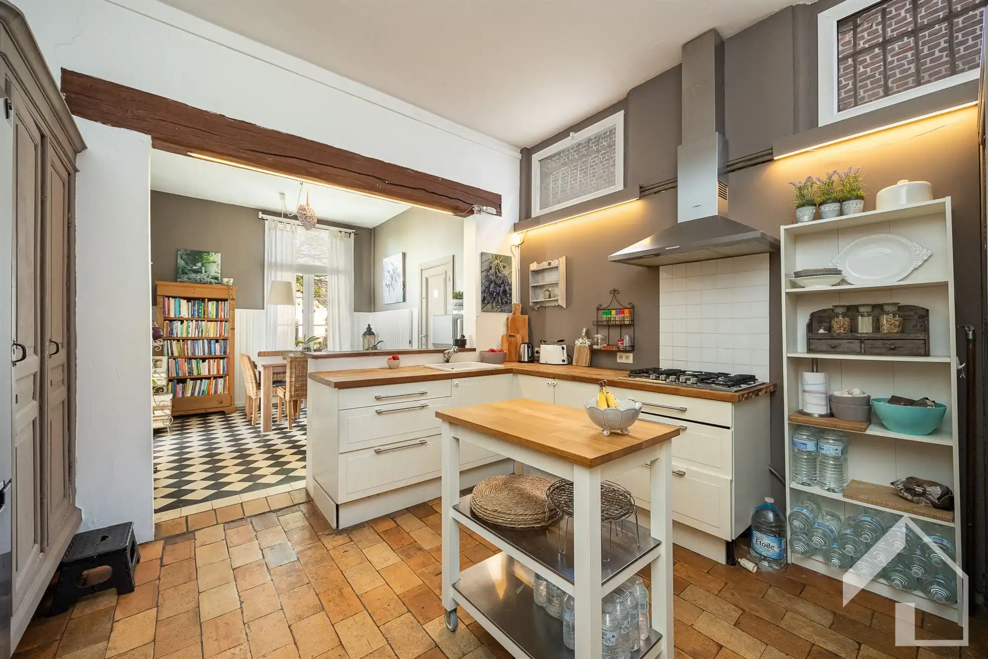 Unieke hoeve bestaande uit 2 individuele woningen en atelier foto 6