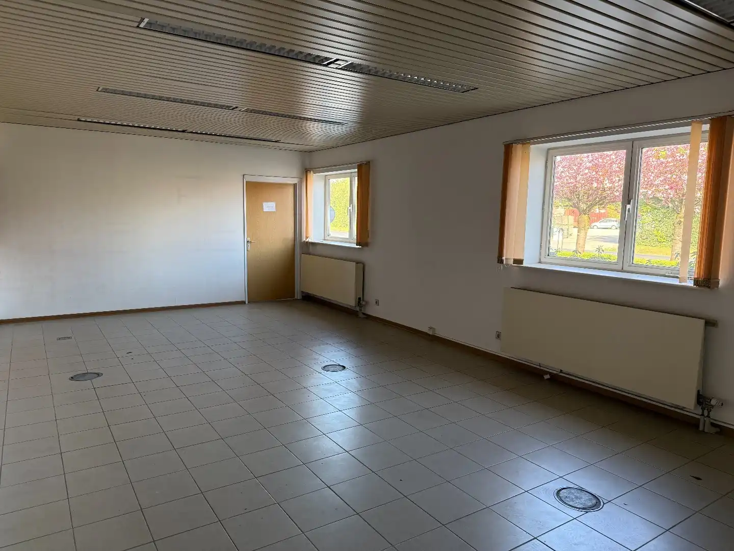 Kantoorgebouw met optie opslagfaciliteiten te Essen foto 4