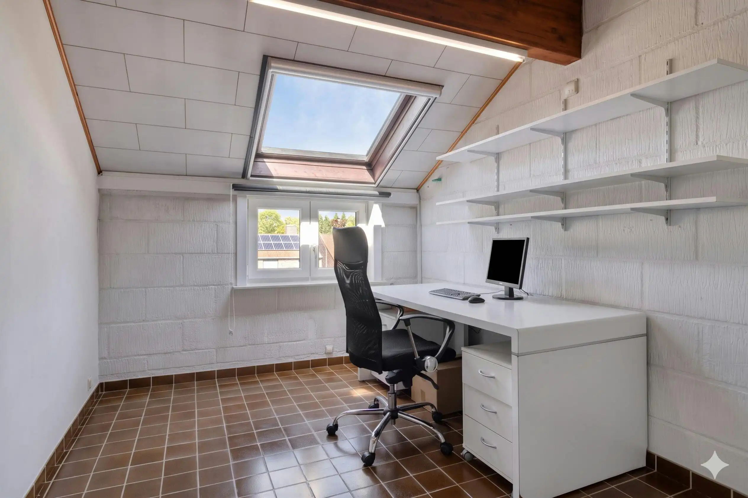 Instapklare woning in rustige wijk te koop in Kortrijk! foto 10