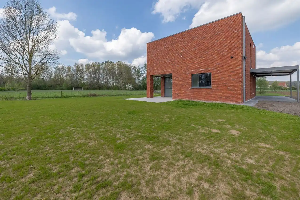 Nieuwbouwwoning, gunstig gelegen, 3 slpk, tuin, carport foto 3