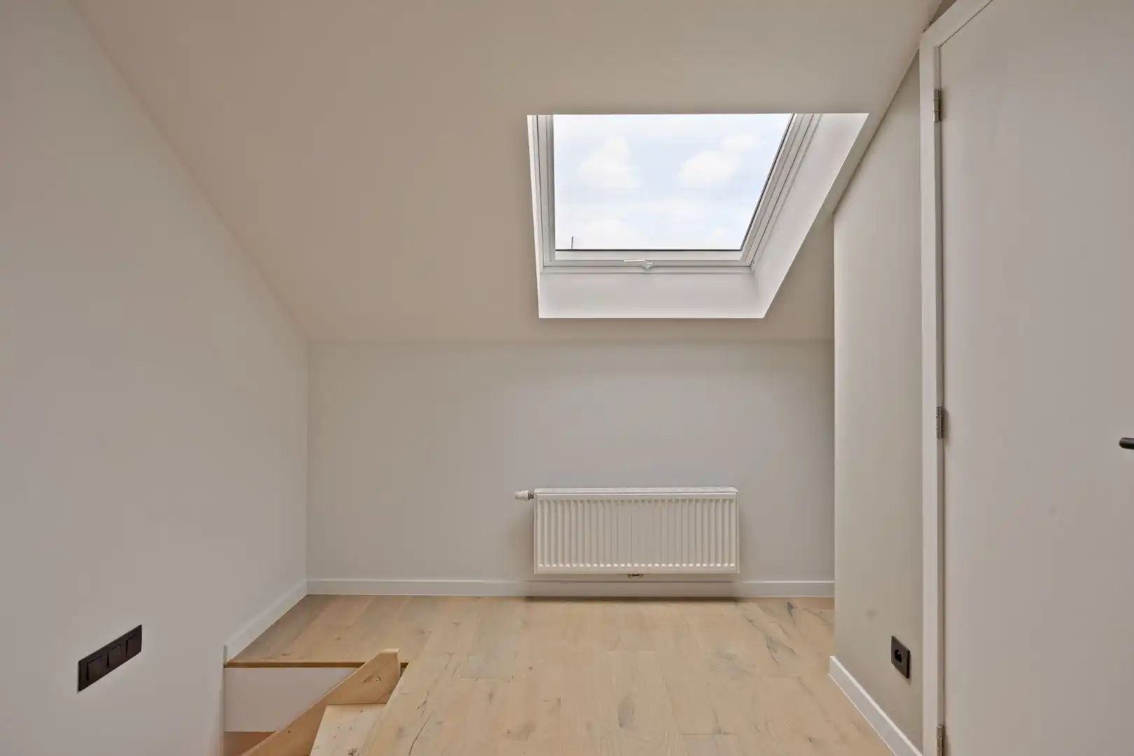 Volledig gerenoveerde en gemeubelde studentenkamers met privé-sanitair.  foto 15