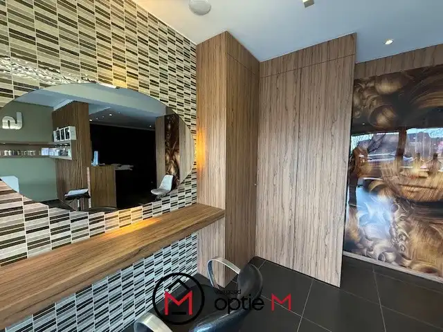 Multifunctioneel handelspand te koop, topafwerking & ligging foto 10