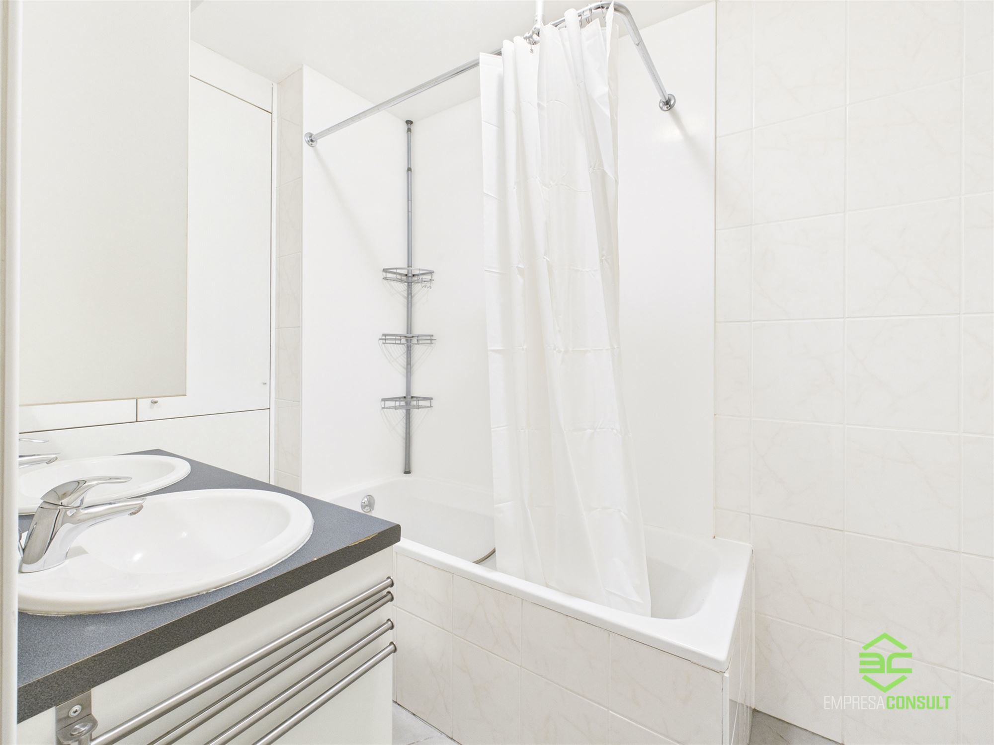 Interessant opbrengsteigendom met 4 app in het centrum! foto 15