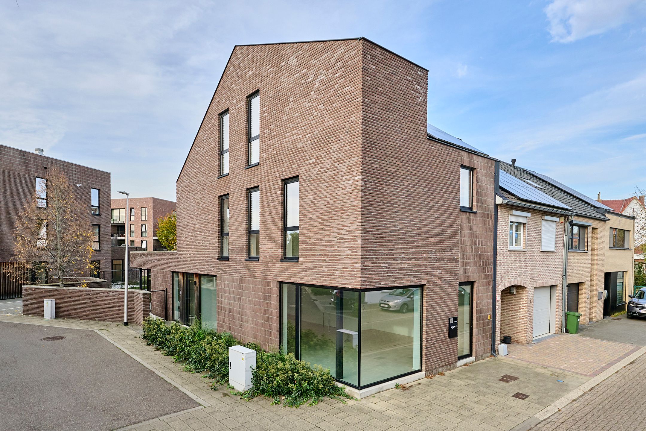 Ruime woning met 4 of 5 slaapkamers en 2 badkamers foto {{pictureIndex}}