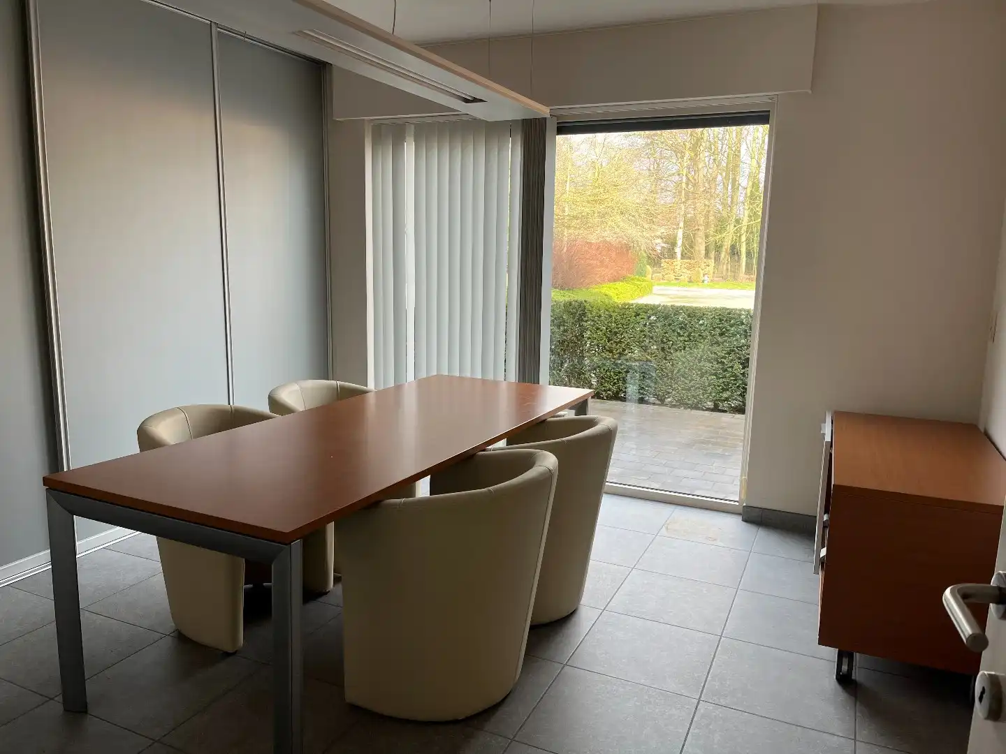 Instapklare handelsruimte in het centrum van Sijsele foto 9