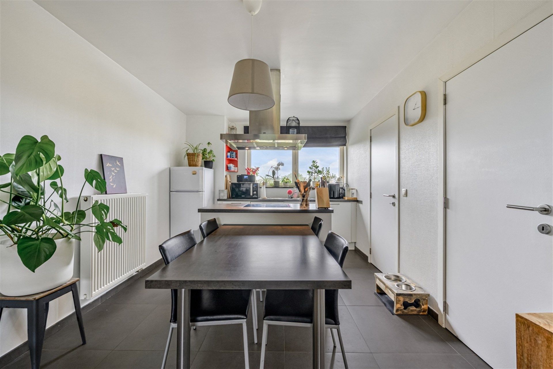Stijlvol duplex-appartement met 3 slaapkamers in Denderleeuw – op wandelafstand van het station foto 2