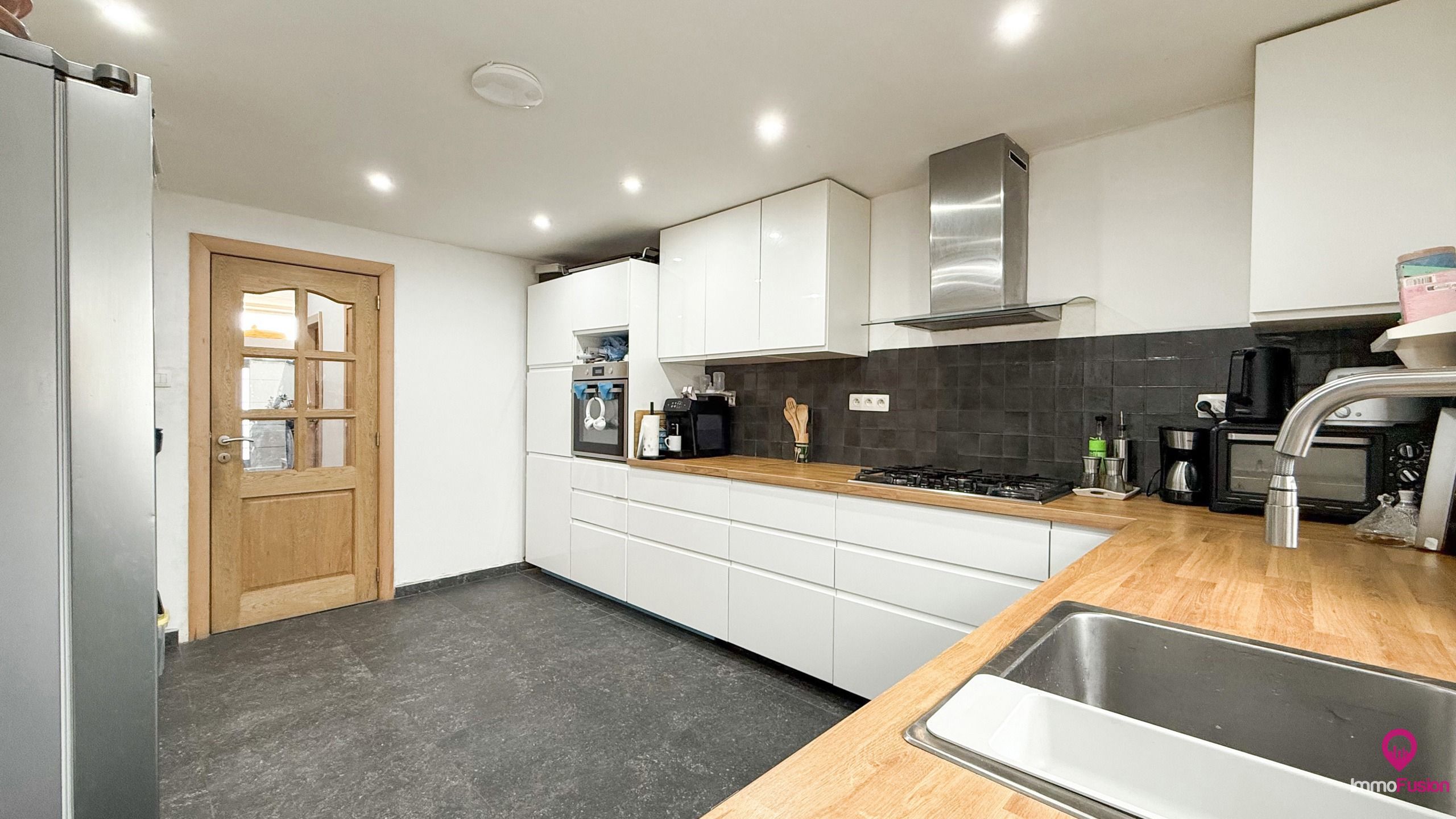 Woning met handelsruimte en 203 m² woonopp. te Houthalen! foto 12