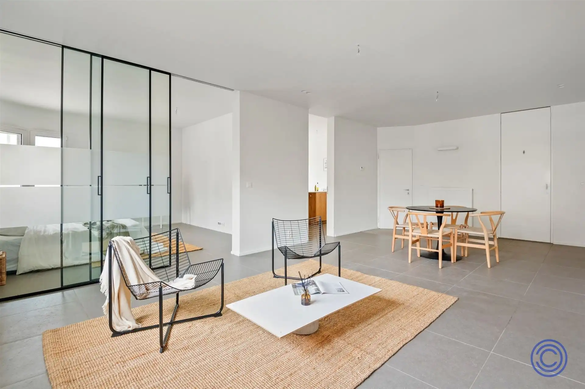 Prachtig gerenoveerd 1-slpk gelijkvloers met 2 parkings! foto 7