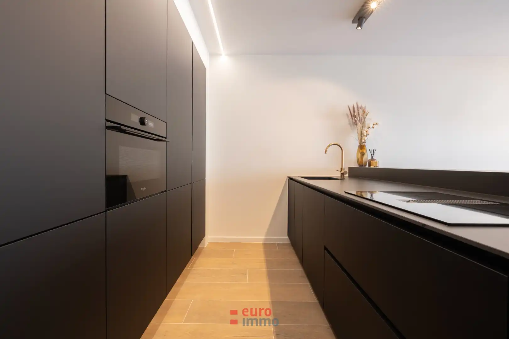 Subliem gerenoveerd appartement met hoogwaardige afwerking en ruim terras foto 6