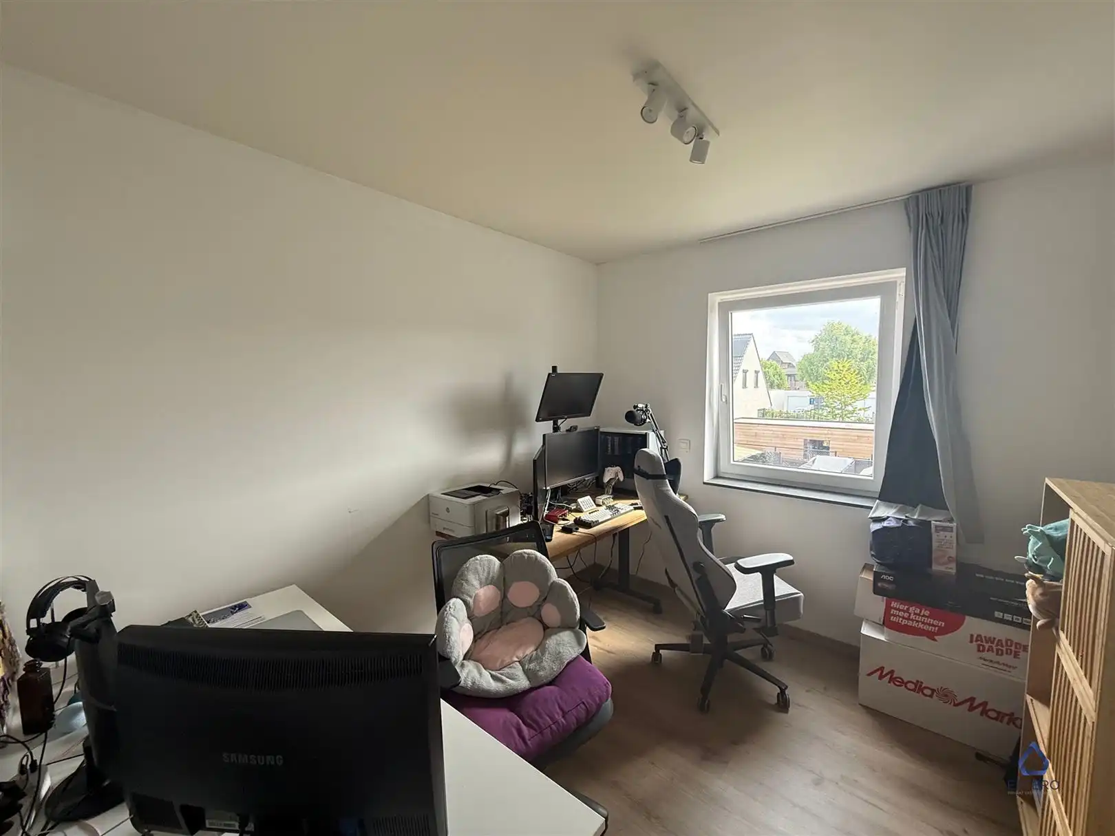 Recente halfopen woning met 3 slaapkamers en tuin foto 16