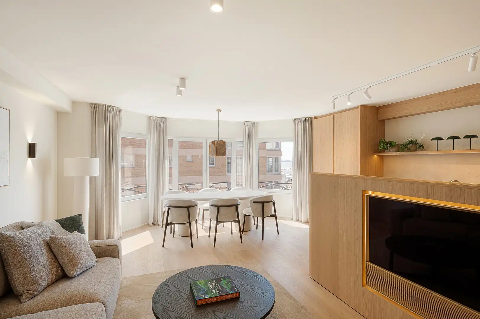 Gerenoveerd 3-slaapkamerappartement met frontaal zeezicht. foto 5