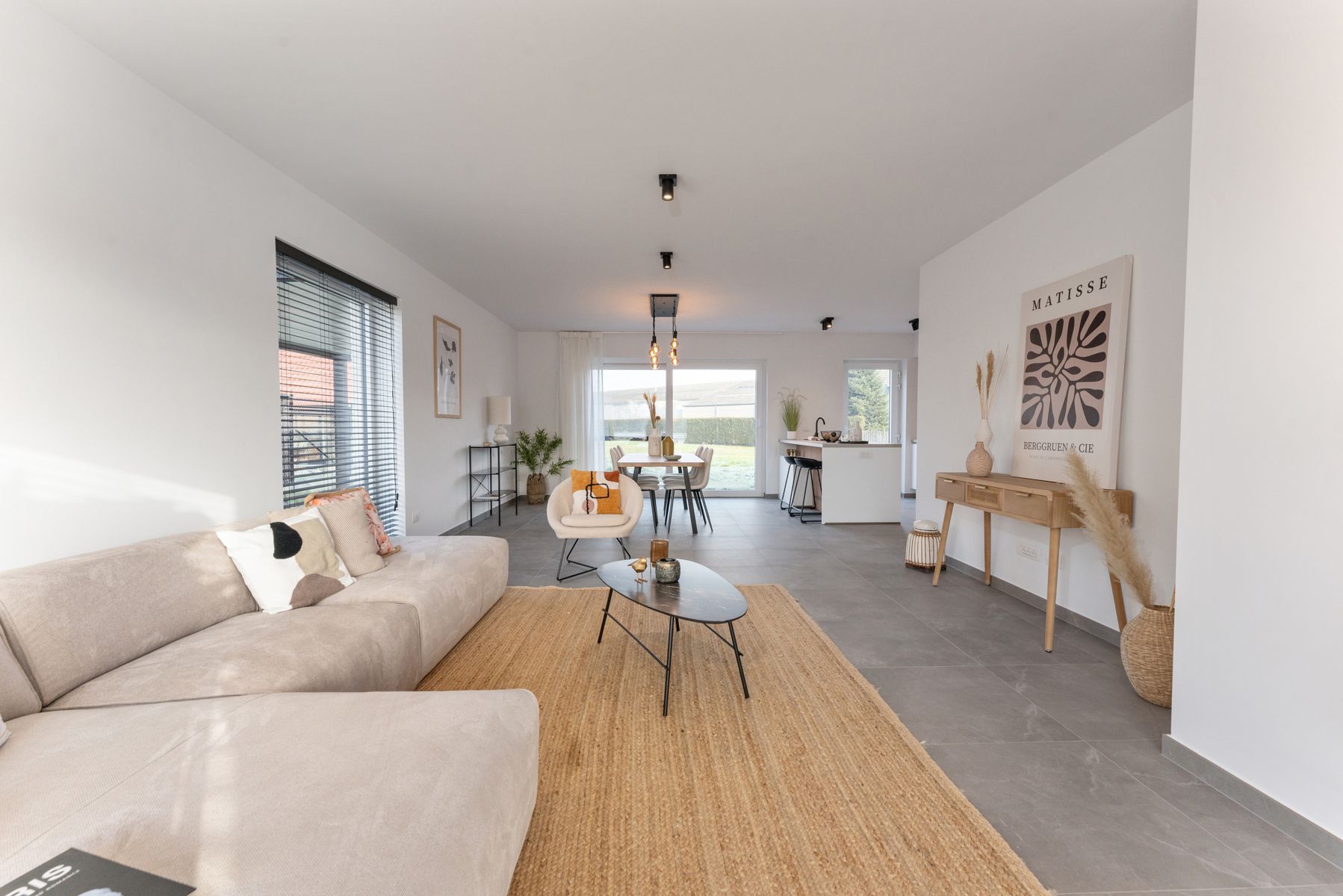 Moderne, halfopen woningen foto {{pictureIndex}}