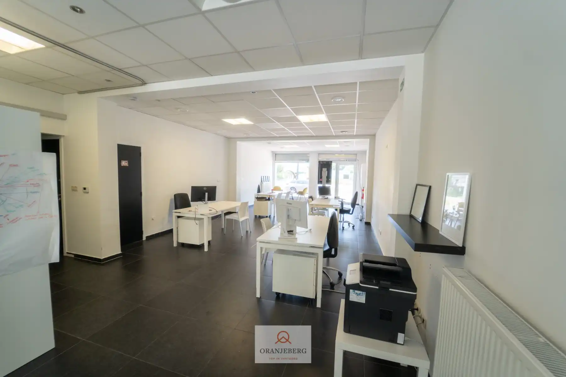 Instapklaar handel/kantoor ruimte met veel visibiliteit foto 13